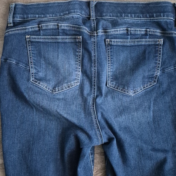 Torrid Bombshell Jeans. - Picture 5 of 6